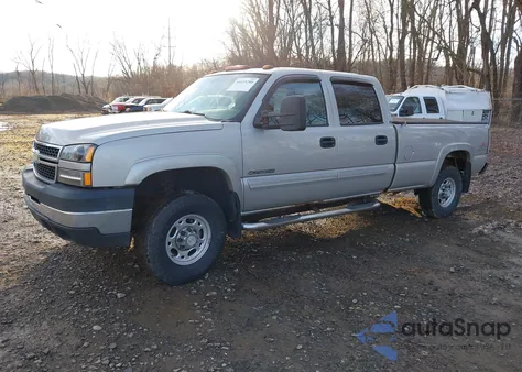 2006 Chevrolet Silverado 2500Hd Lt1 z USA, uszkodzony, nr VIN 1GCHK23U26F231348